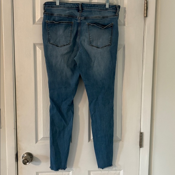 Universal Thread Distressed Skinny Jeans Size 14 Raw Hem - Picture 5 of 8